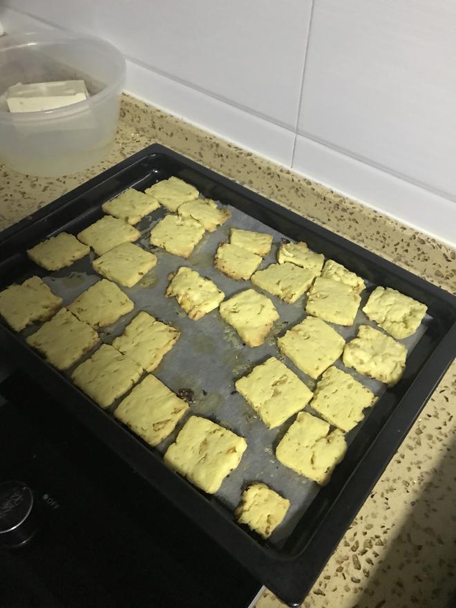 黄油蛋黄饼干的做法