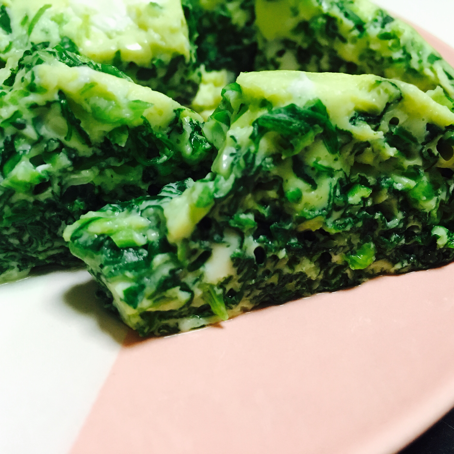 蘸汁菠菜鸡蛋糕——春季养生多吃菠菜