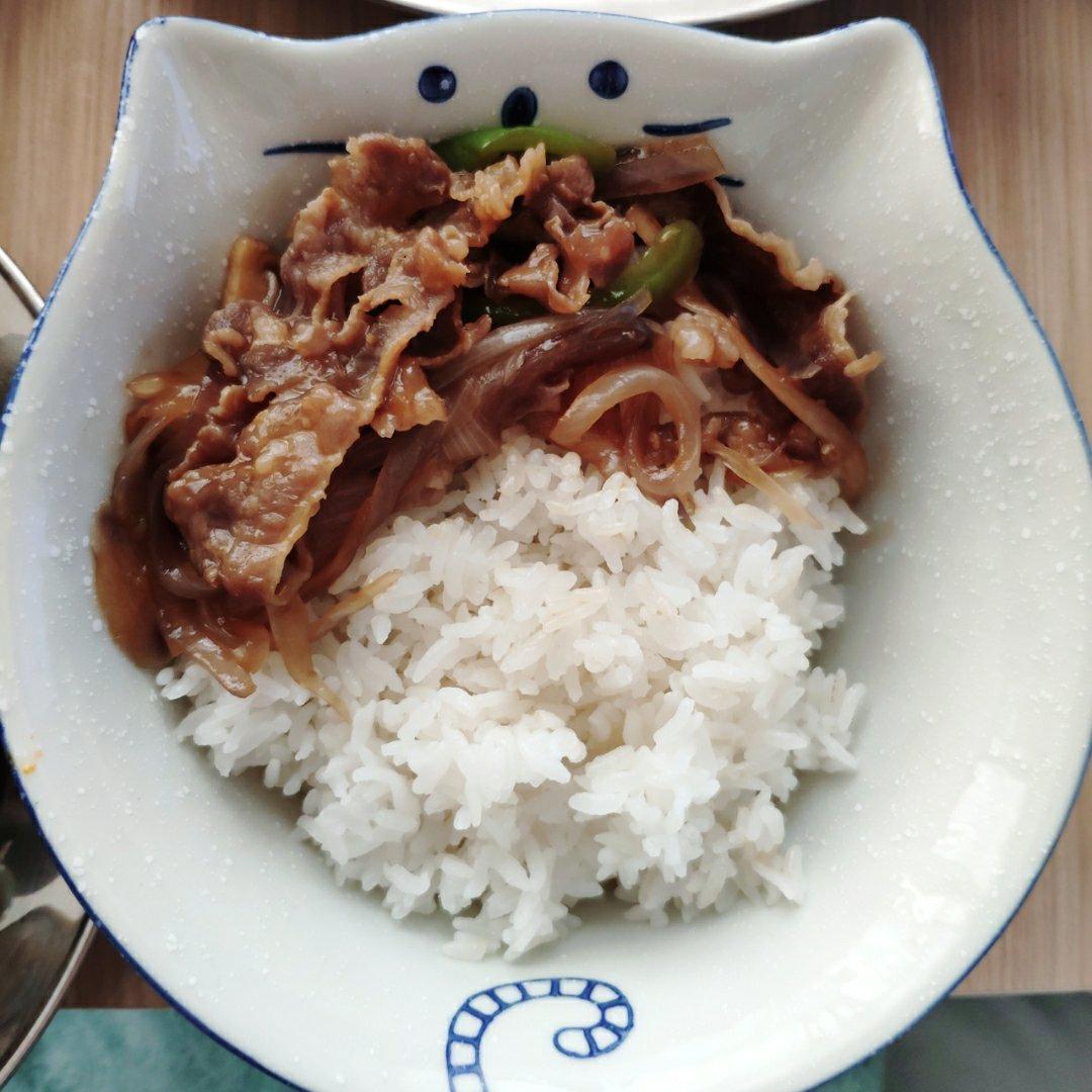 洋葱肥牛饭
