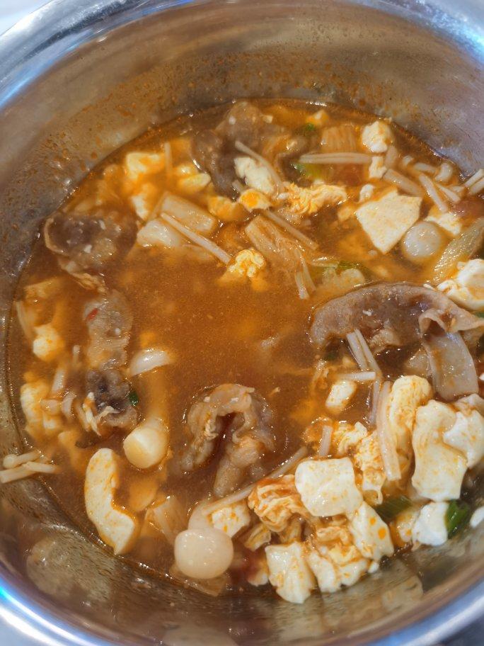超番茄肥牛菌菇汤