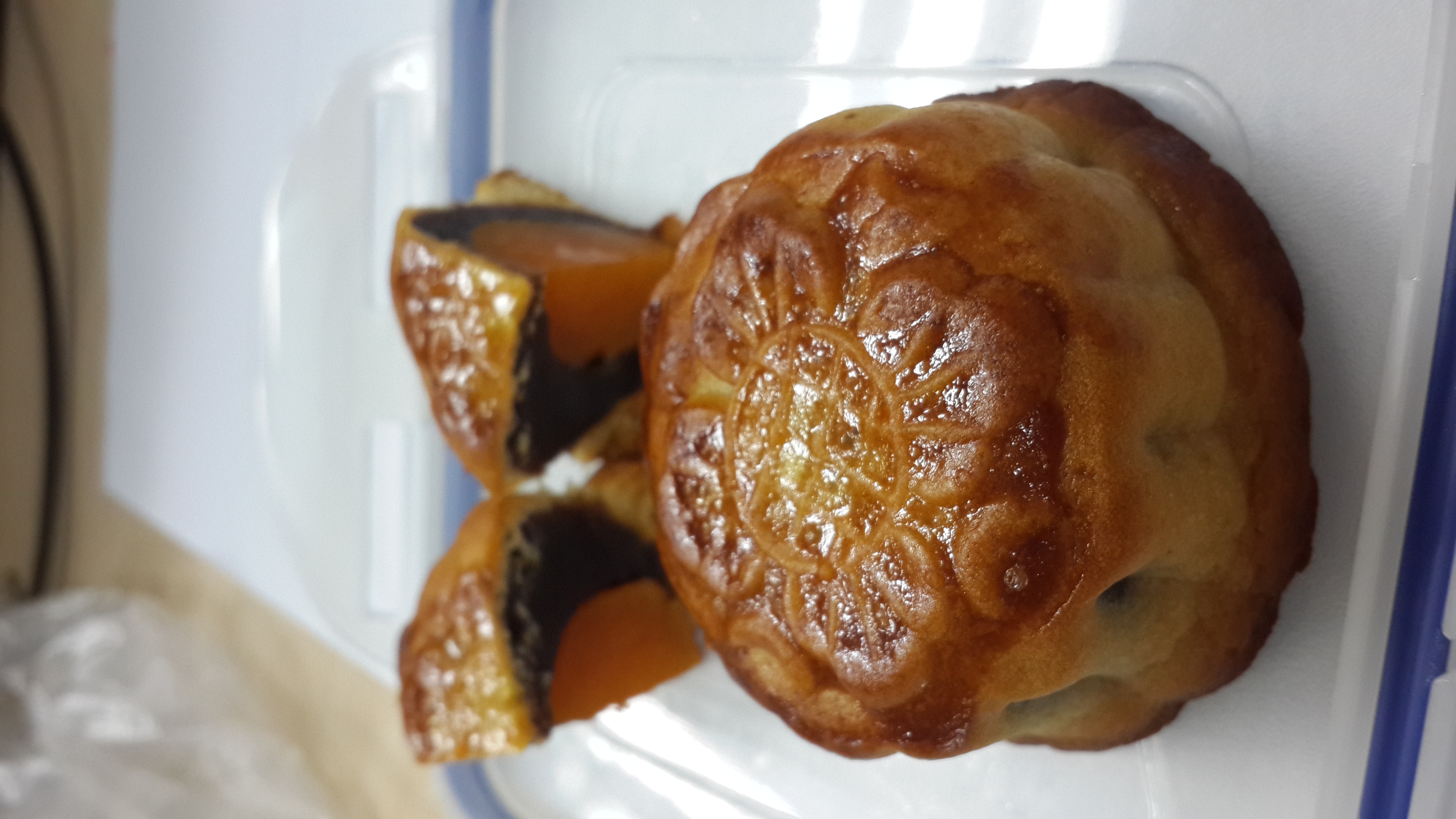 广式蛋黄莲蓉月饼