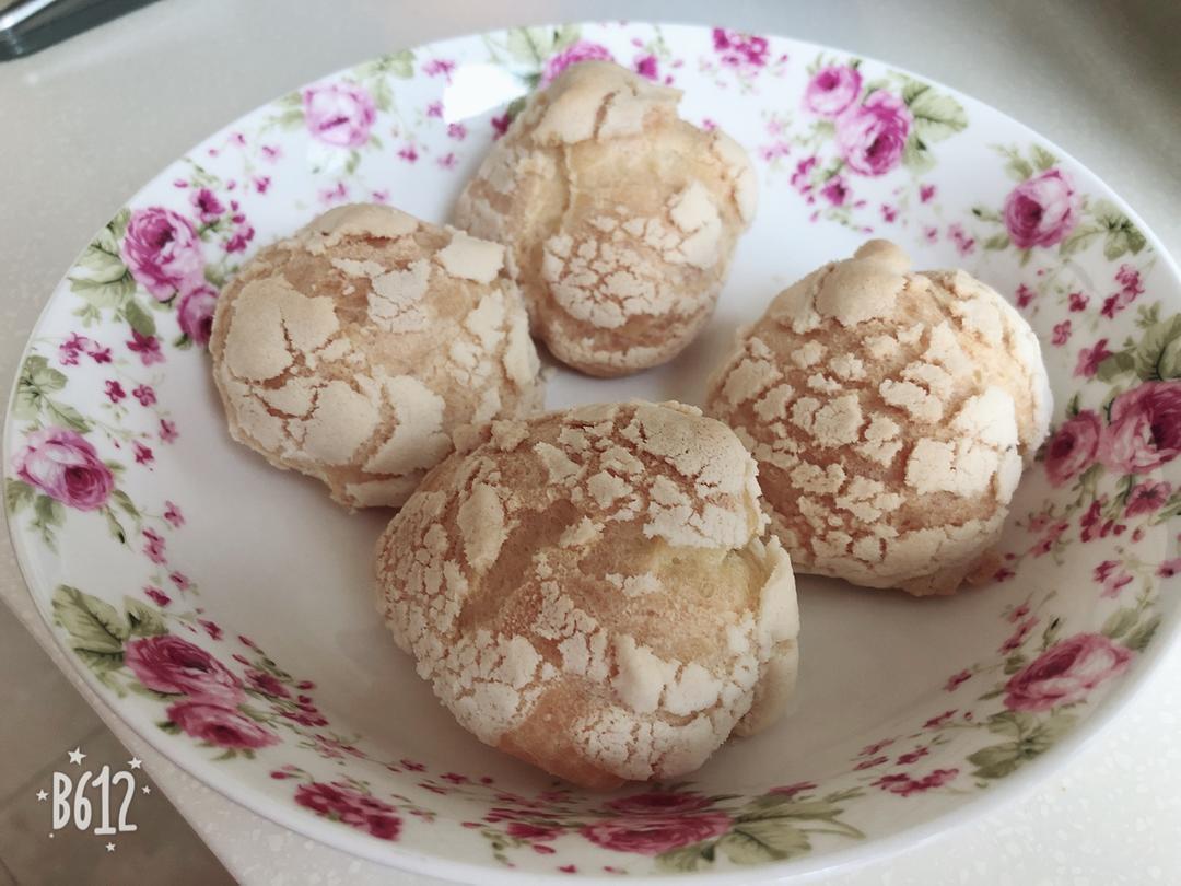 酥皮奶油泡芙--#皮黑森林#