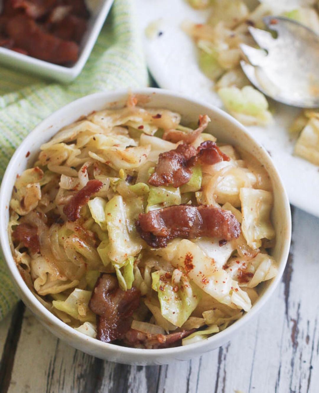 美国元旦南方传统新年美食腊肠炒包菜的做法