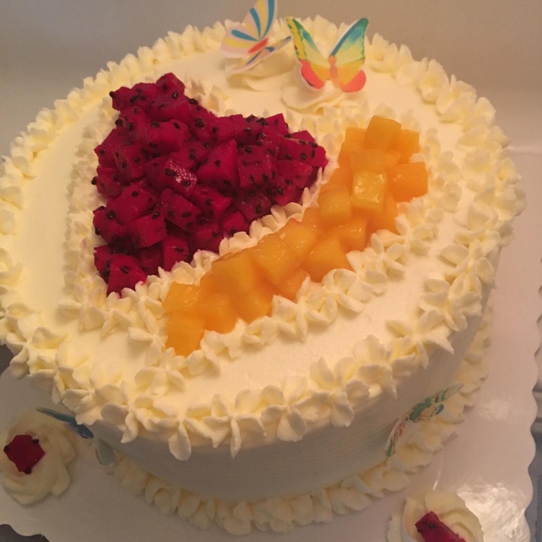 奶油水果装饰蛋糕