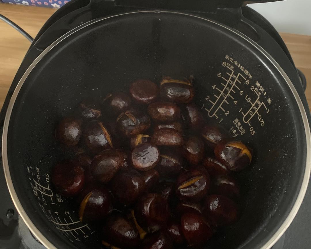 电饭煲版本糖炒栗子🌰的做法