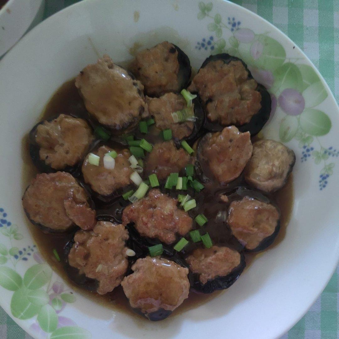 不会剩下一滴汤汁的口蘑酿肉