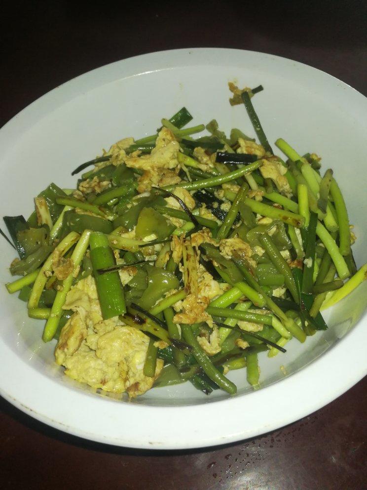 超美味的蒜苔炒鸡蛋，好吃又爽口