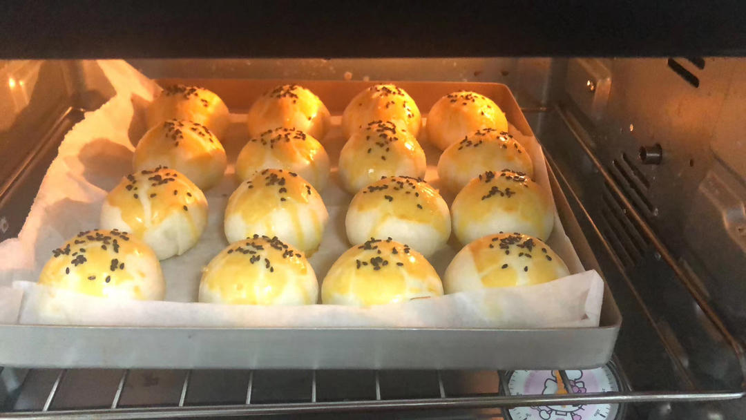 蛋黄酥（超详细步骤，附红豆沙馅做法）