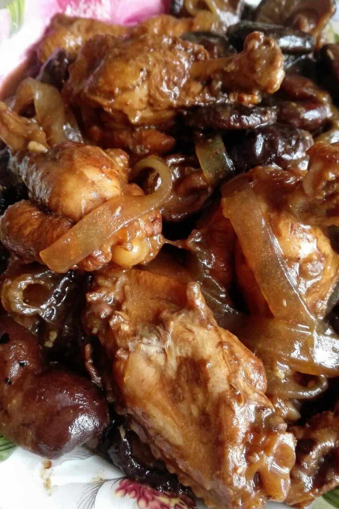 鸡肉蘑菇炖宽粉Stewed Chicken with Glass Noodles