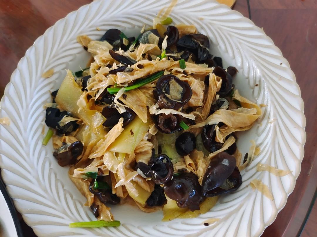 腐竹木耳黄瓜炒