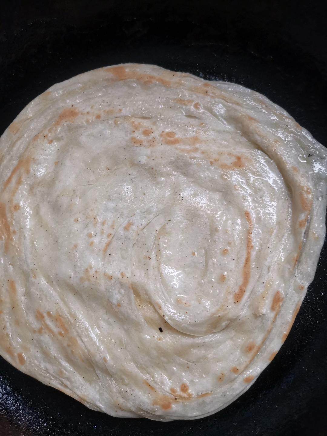 手抓饼这样做 外酥里软层次分明 凉了也不硬 附细节视频详解