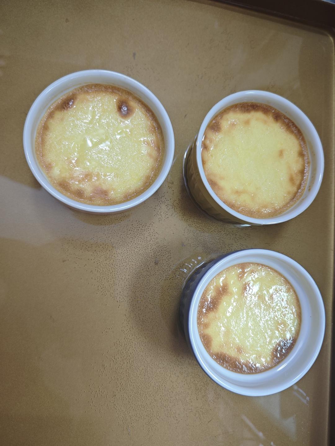 焦糖布丁超简单（蛋黄淡奶油消耗）