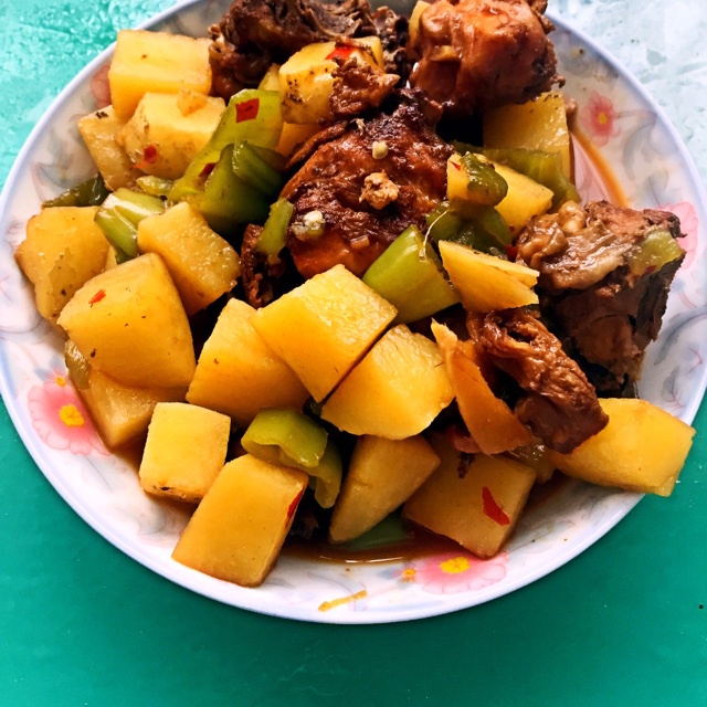 土豆炖鸡块