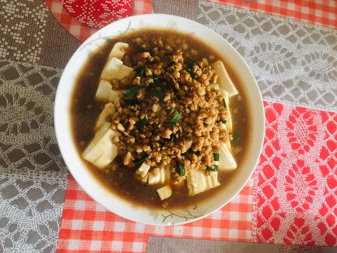 1人做过这道菜微微家常菜用料嫩豆腐1盒肉末50克(可以随意)葱1根(韭菜