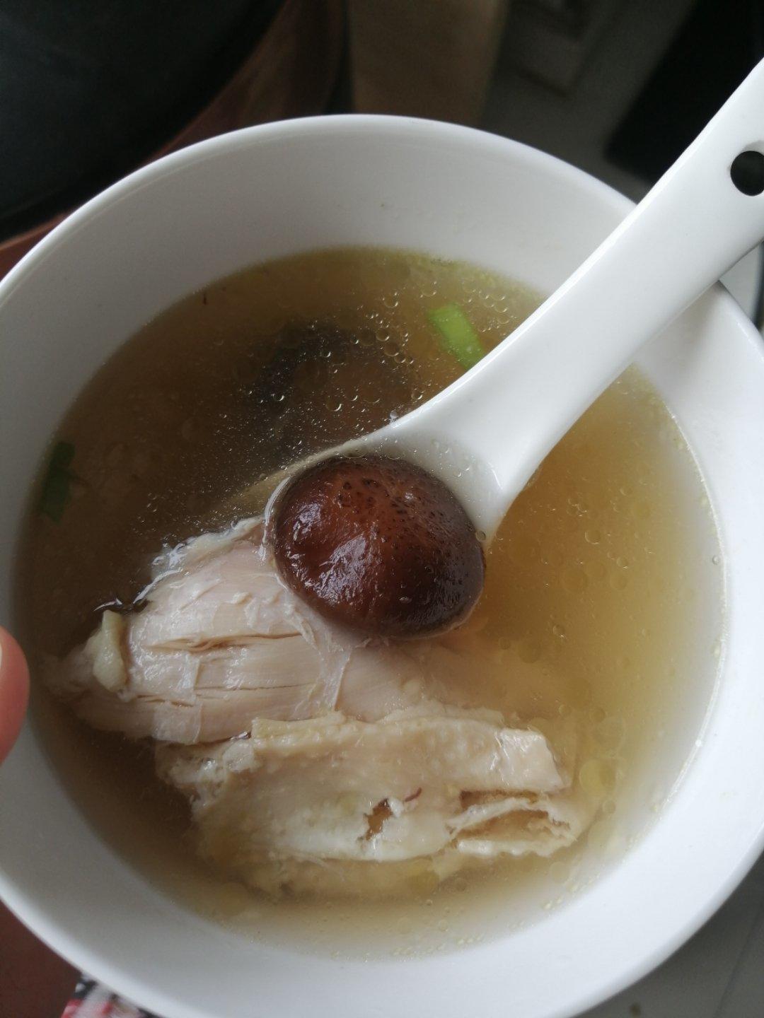 香菇炖鸡汤