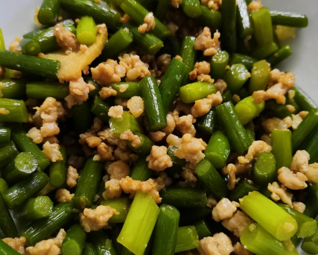 蒜苔肉沫，下饭哦！