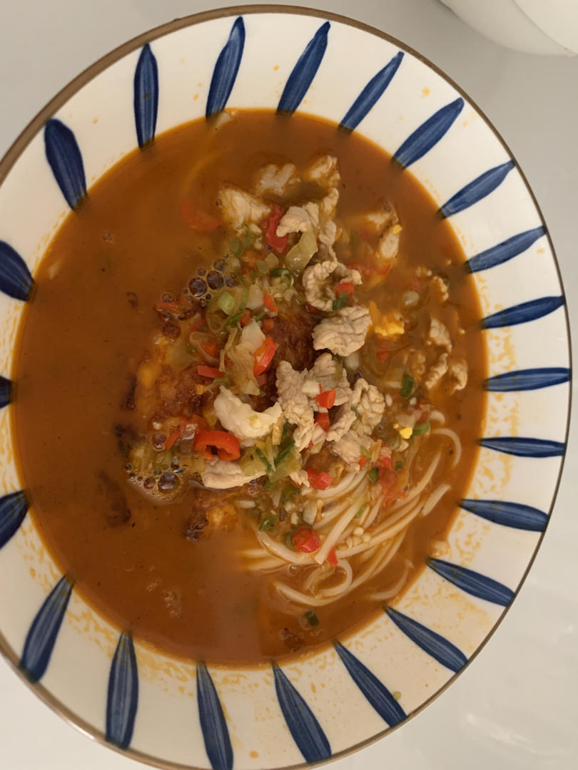 一碗清汤面 🍜 —— 秋日里的治愈系