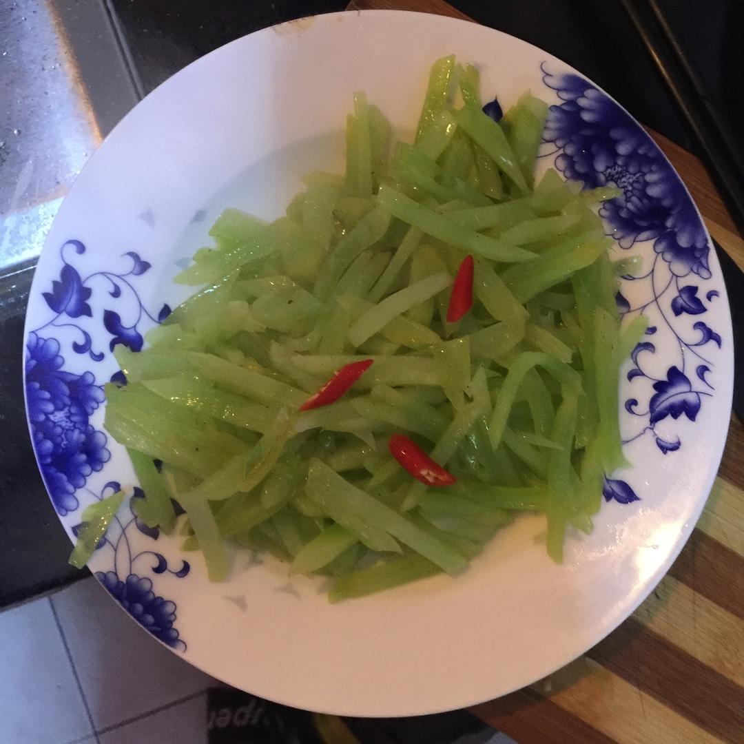 清炒莴笋丝