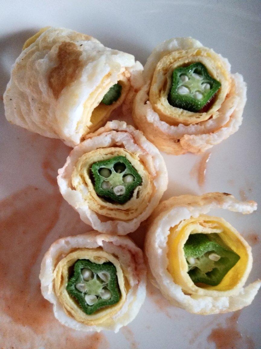 秋葵鸡蛋卷