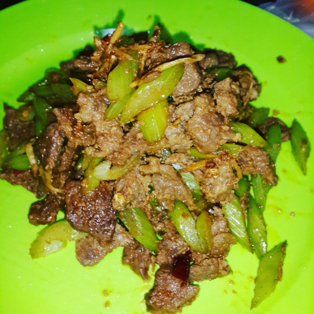 芹菜炒牛肉