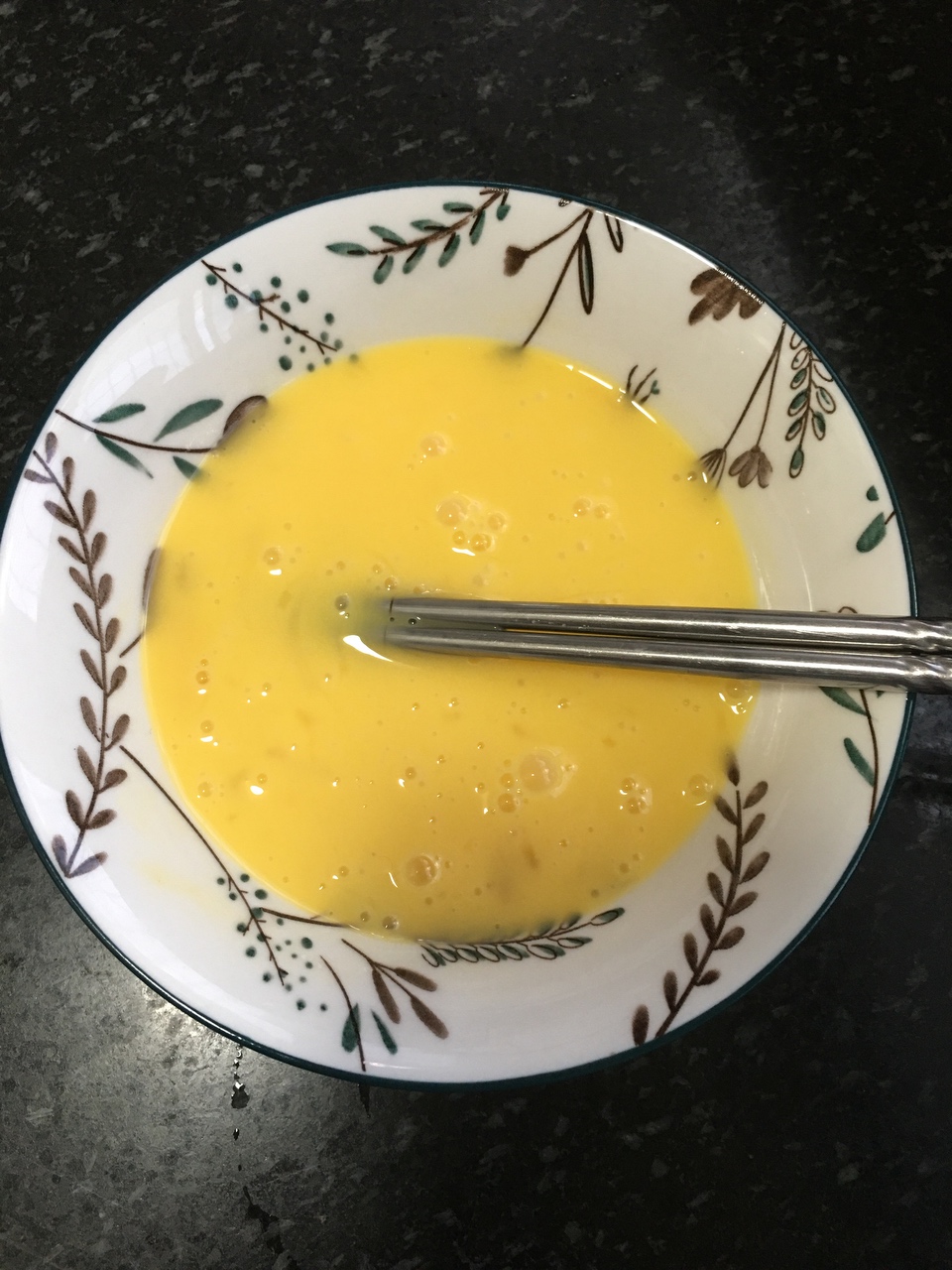 你真的会做「西红柿鸡蛋汤」吗？教你一招，蛋花漂亮超好喝！的做法 步骤7