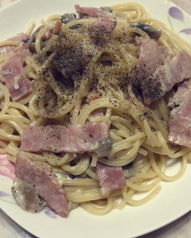 白蘑菇奶油培根意面