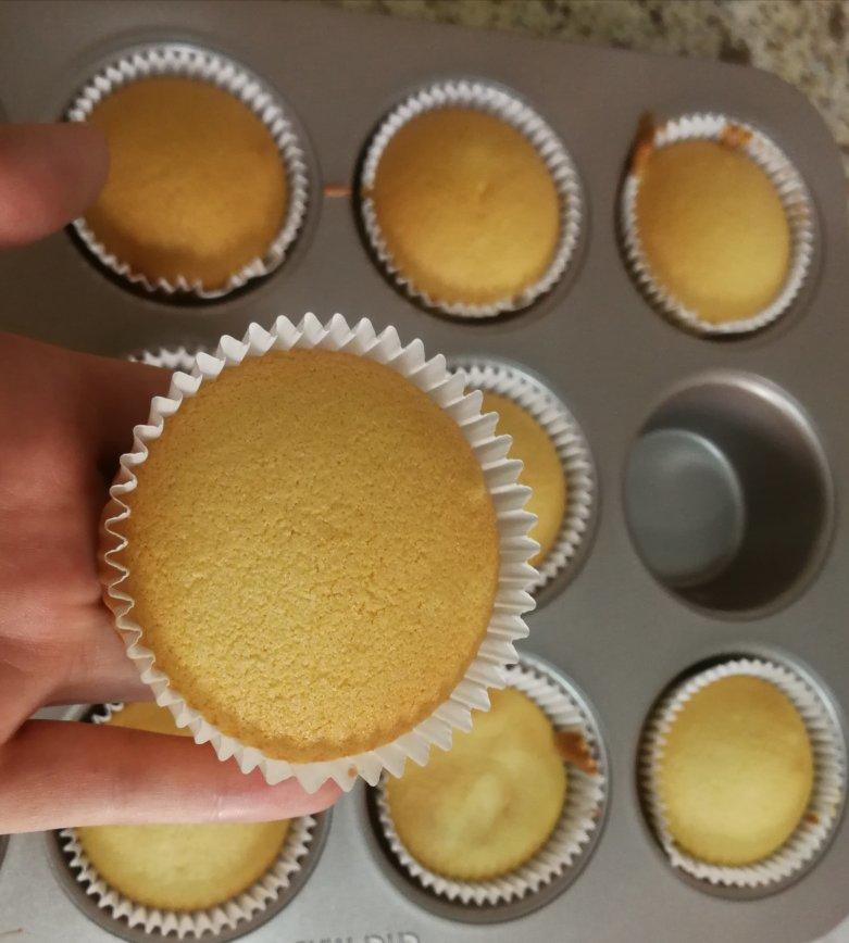 原味海绵纸杯蛋糕（非常适合裱花、盖糖皮的cupcake方子）