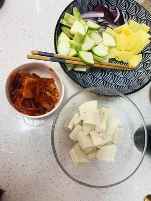 寒冬里的韩式辣白菜汤（暖心又暖胃）的做法 步骤1