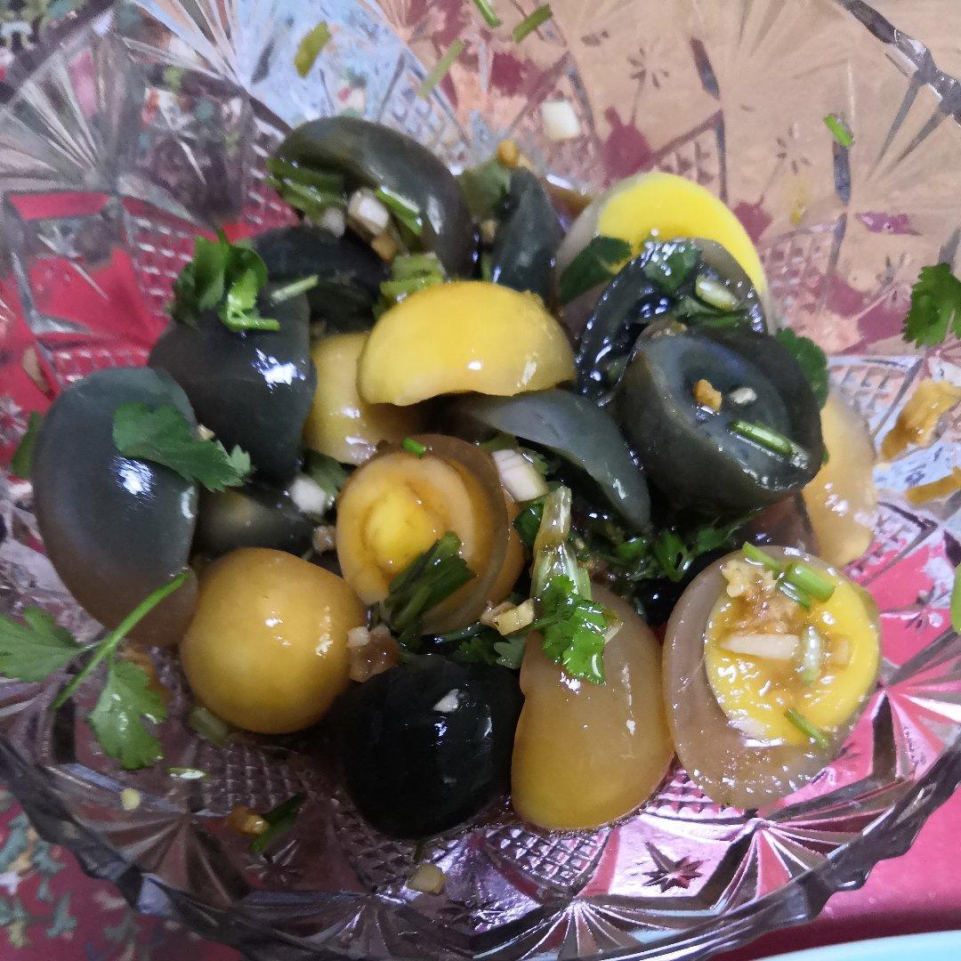 凉拌尖椒小皮蛋