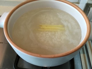 鲜虾香芹粥的做法 步骤2