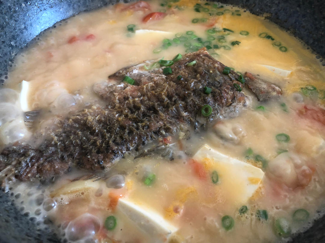 鲫鱼豆腐西红柿汤