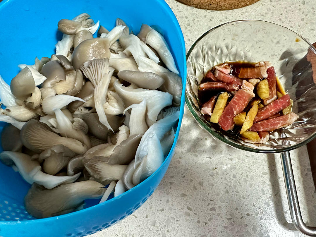 平菇炒肉
