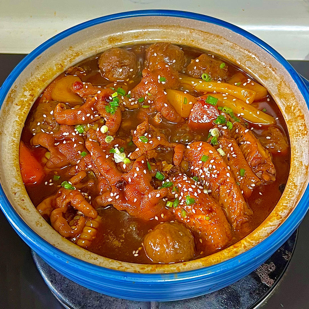 软糯入味的《鸡翅鸡爪煲》