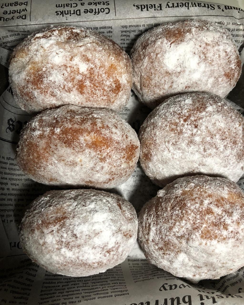 好吃到哭泣的甜甜圈VANILLA CREAM-FILLED DOUGHNUTS