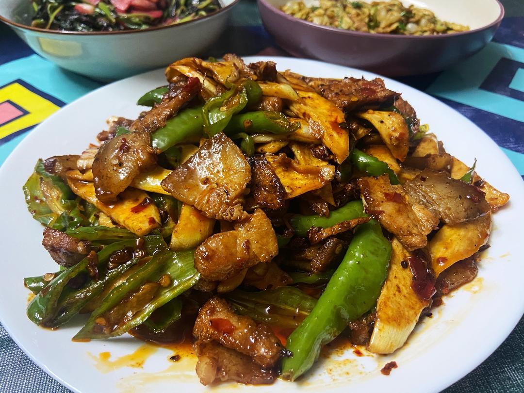 川式回锅肉炒茭白的做法