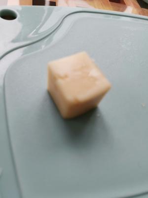 微波蟹壳.大孔奶酪（芝士）的做法 步骤1
