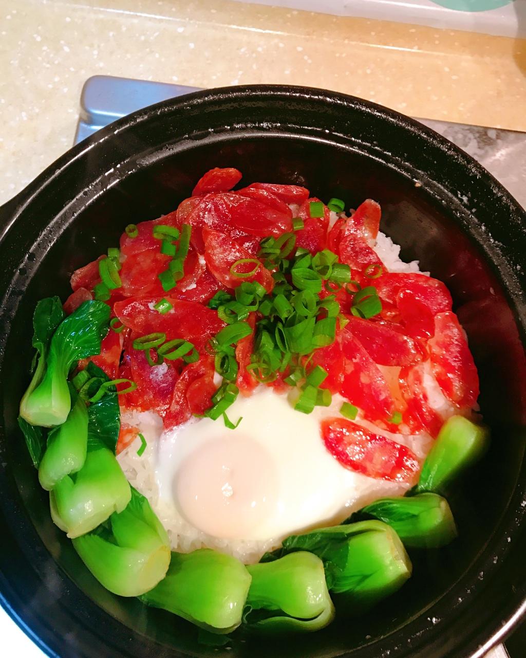 广式腊味煲仔饭