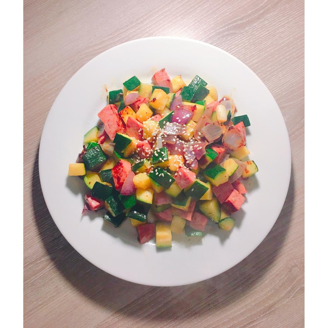 西葫芦炒火腿丁