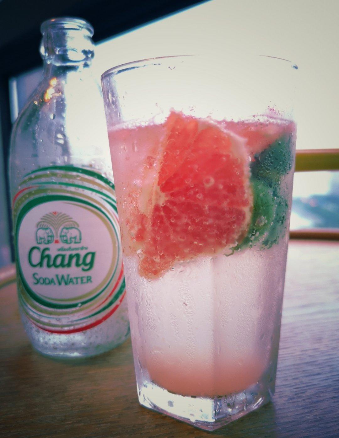 夏日特饮之粉色气泡水（苏打水）