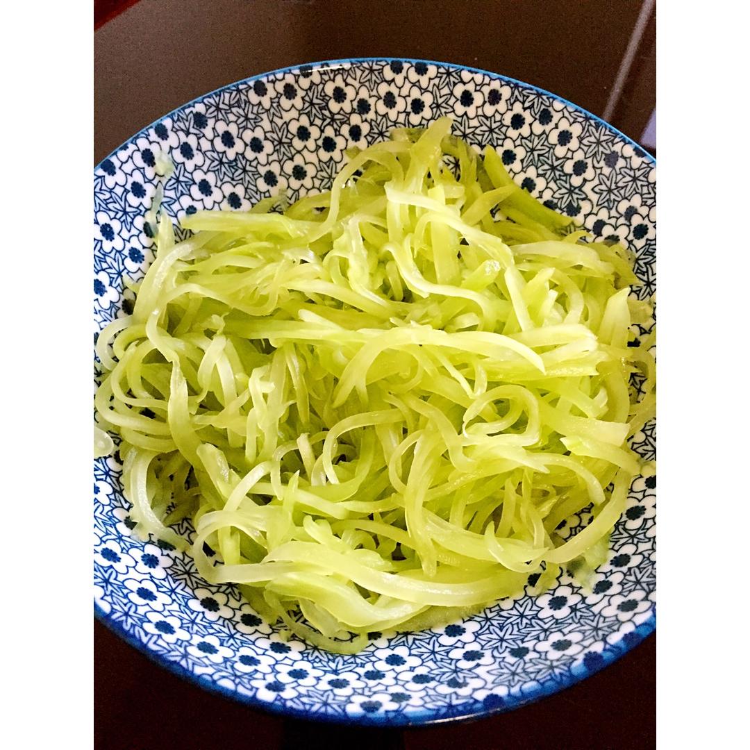 凉拌莴笋