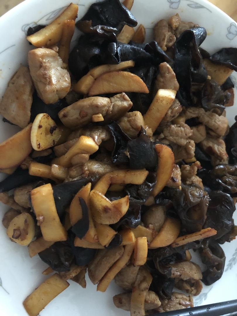 杏鲍菇木耳炒肉