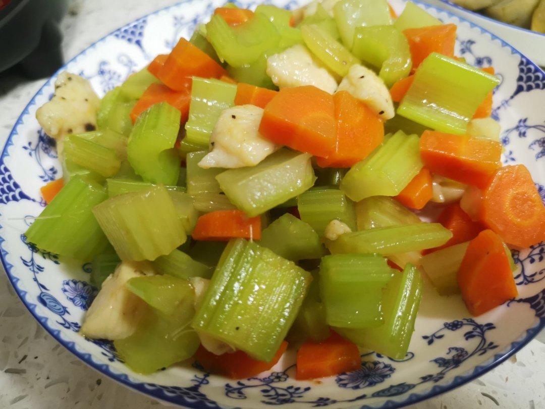 西芹鸡丁