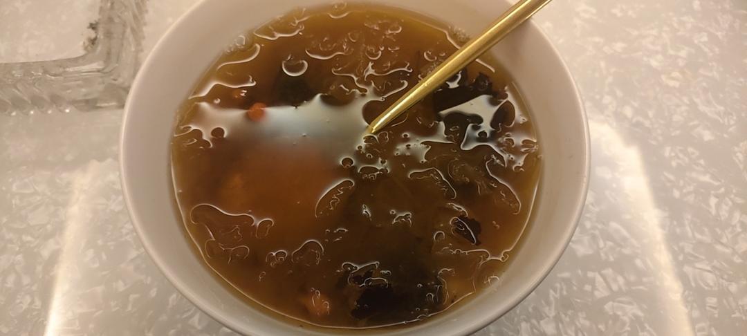 银耳红枣枸杞汤的做法