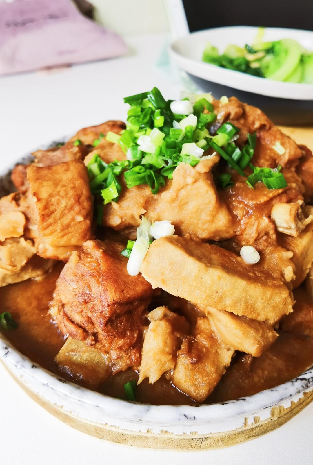 能让人连吃三碗米饭的芋头烧排骨