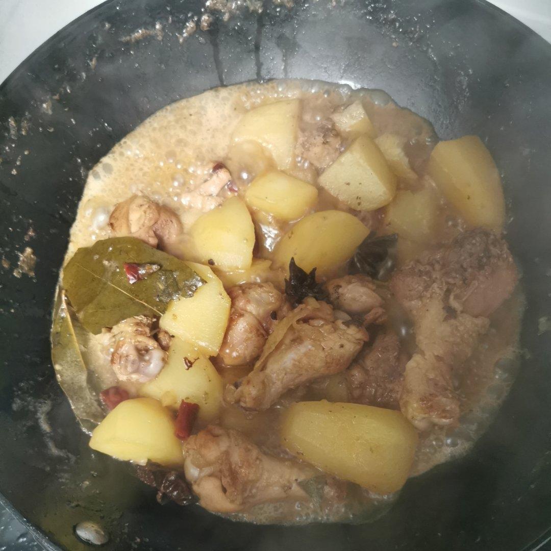鸡腿炖土豆 上桌秒空盘 汤都喝干了！