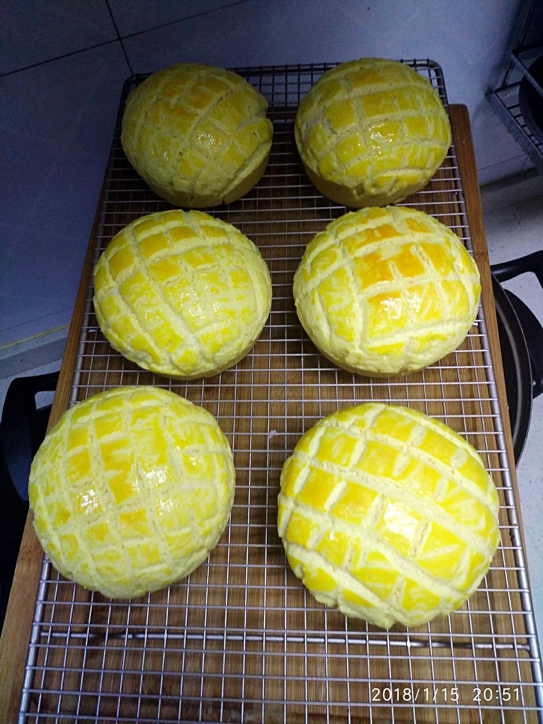 好吃到炸裂的港式菠萝包（附带制作酥皮的小视频）