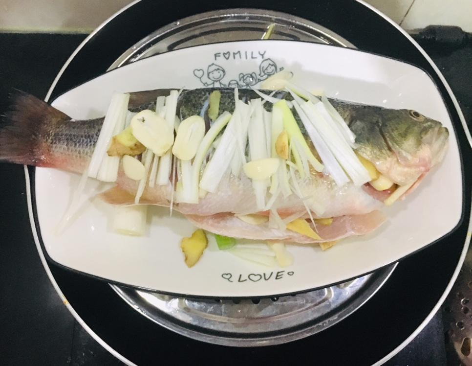 新手零失败的清蒸鲈鱼