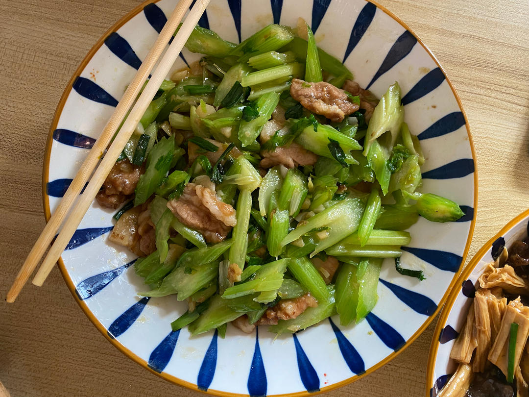 下饭芹菜炒肉