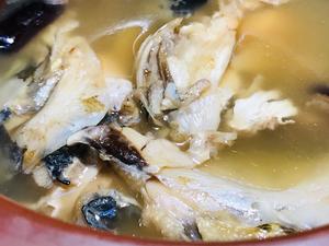 天麻玉竹炖鱼头汤的做法 步骤1