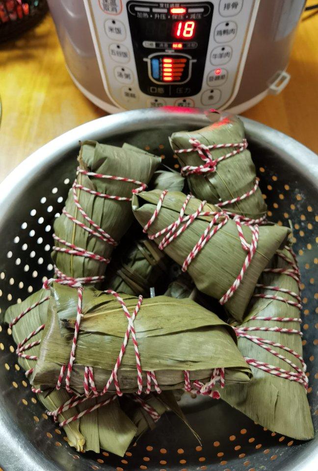 手把手教你包广式咸肉粽